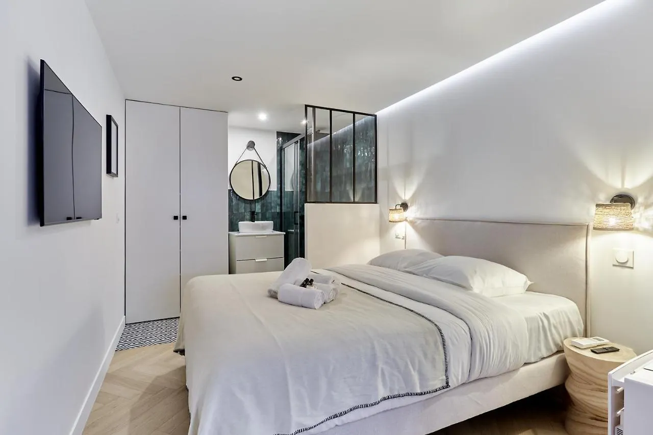 Apartment Arc De Triomphe By Studio Prestige Paris France