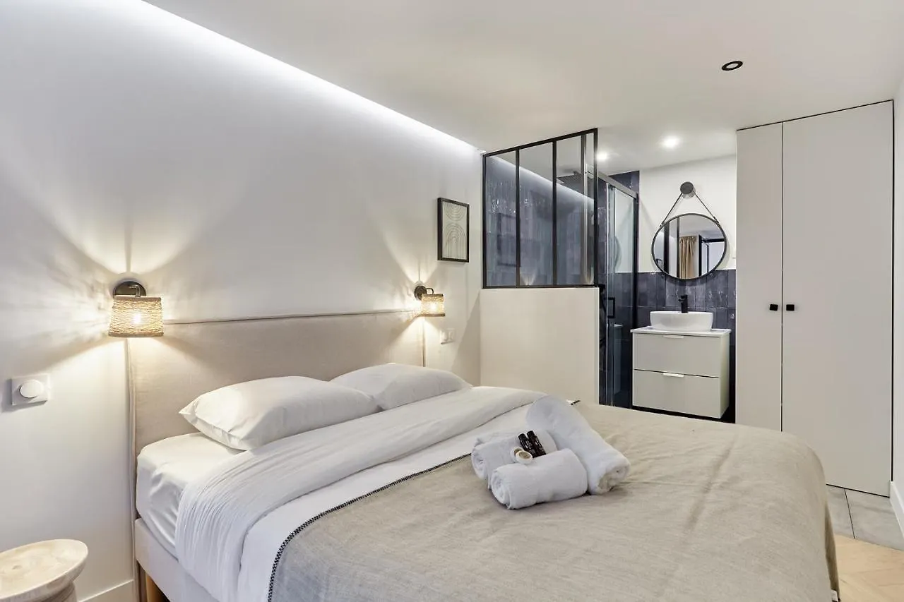Apartment Arc De Triomphe By Studio Prestige Paris